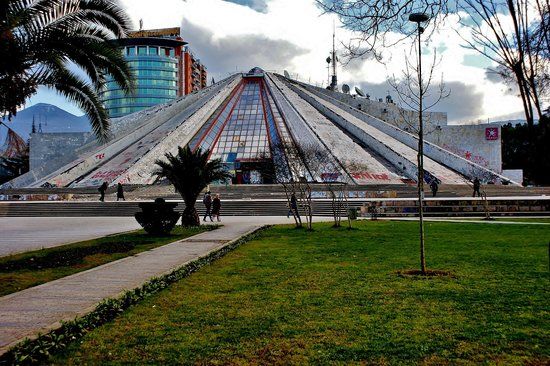 Piramide van Tirana